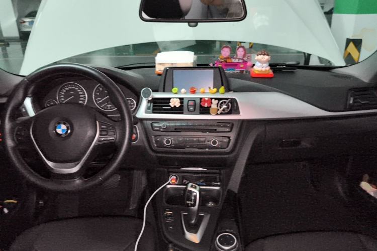 Used BMW 3 Series 2015 316Li Fashion Model Center Console