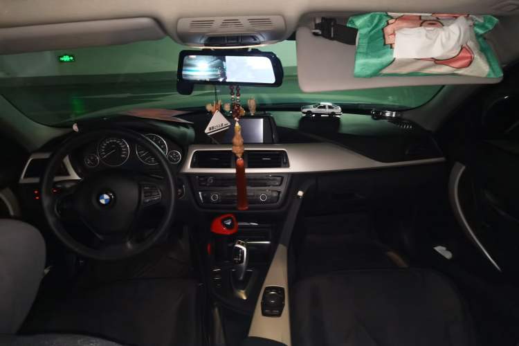 Used BMW 3 Series 2015 316Li Fashion Model Center Console