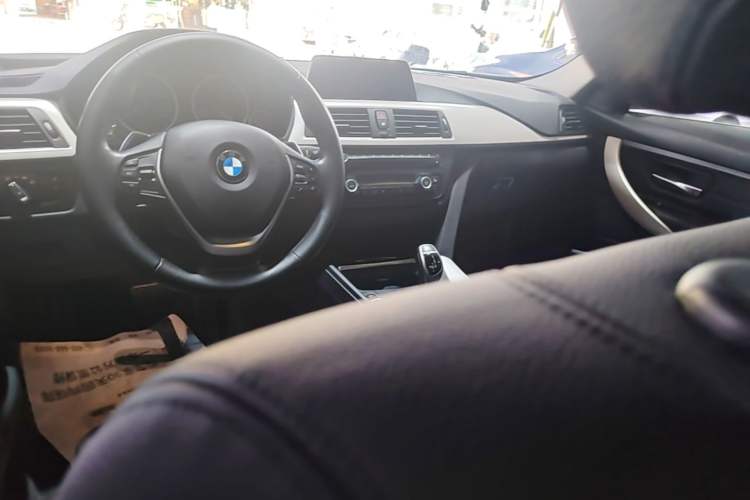 Used BMW 3 Series 2015 328Li xDrive Fashion Model Center Console