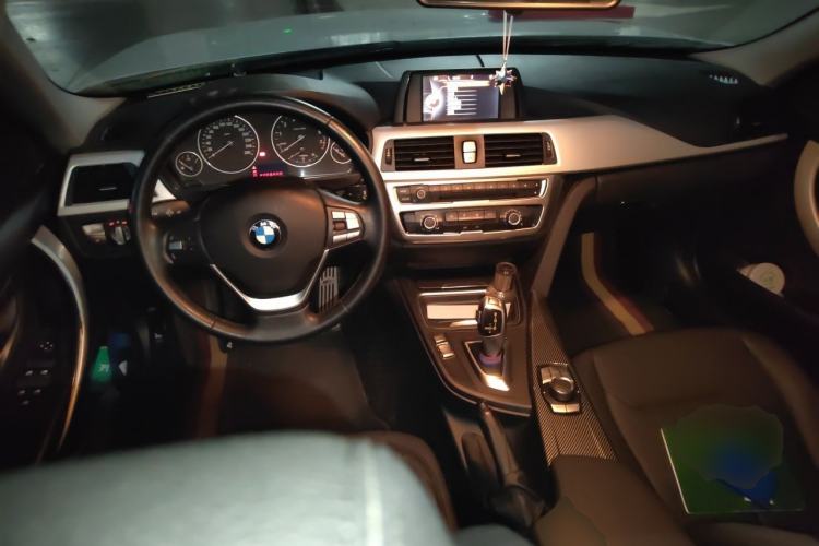 Used BMW 3 Series 2015 316i Active Edition Center Console