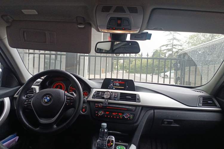 Used BMW 3 Series 2015 328Li Fashion Model Center Console
