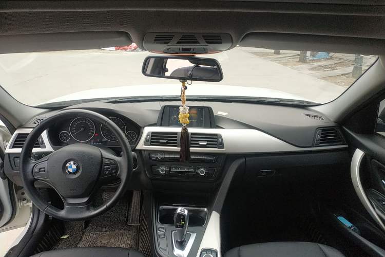Used BMW 3 Series 2015 316i Active Edition Center Console