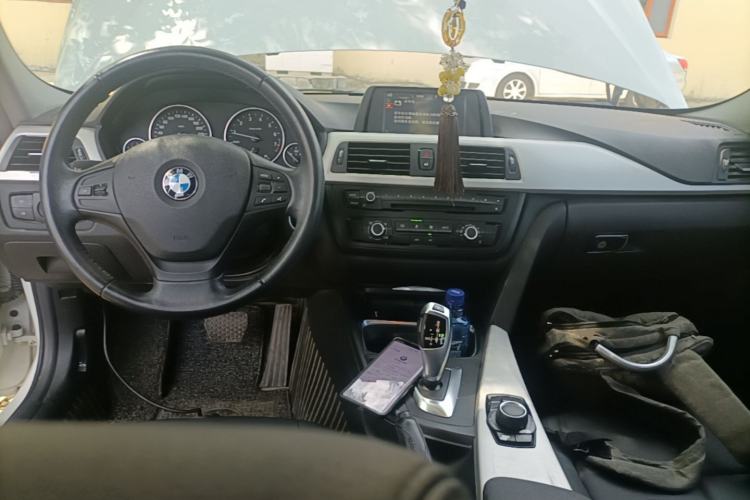 Used BMW 3 Series 2015 316i Active Edition Center Console