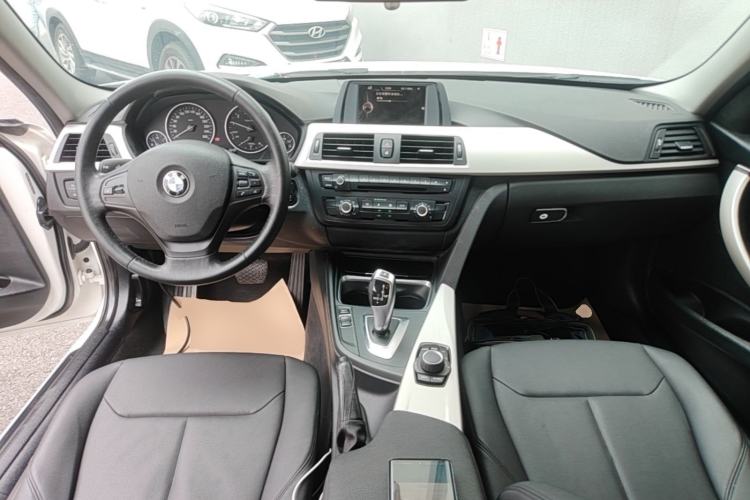 Used BMW 3 Series 2015 316i Active Edition Center Console