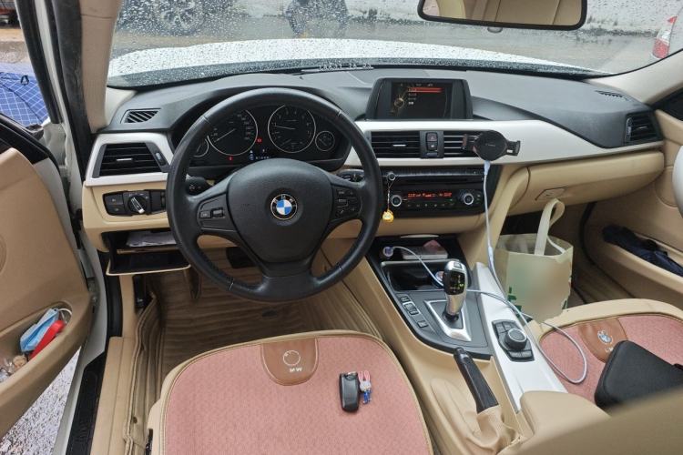 Used BMW 3 Series 2015 320i Fashion Model Center Console