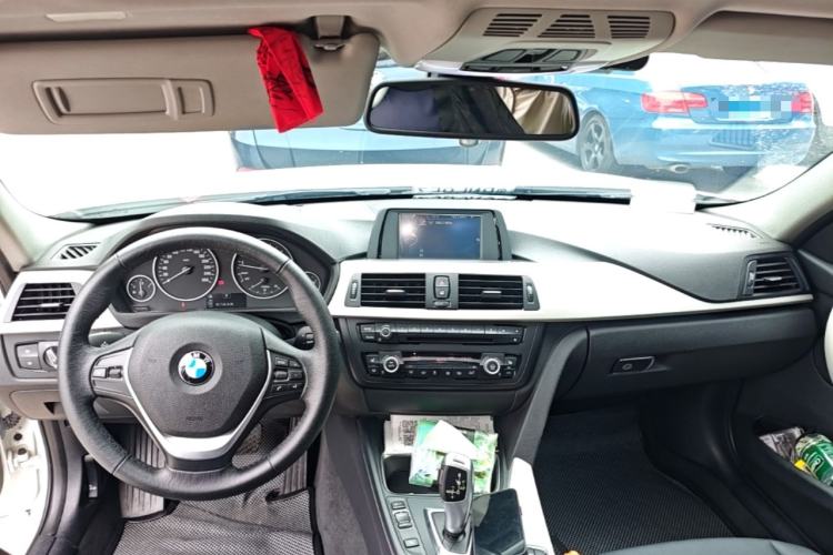 Used BMW 3 Series 2015 320i Fashion Model Center Console