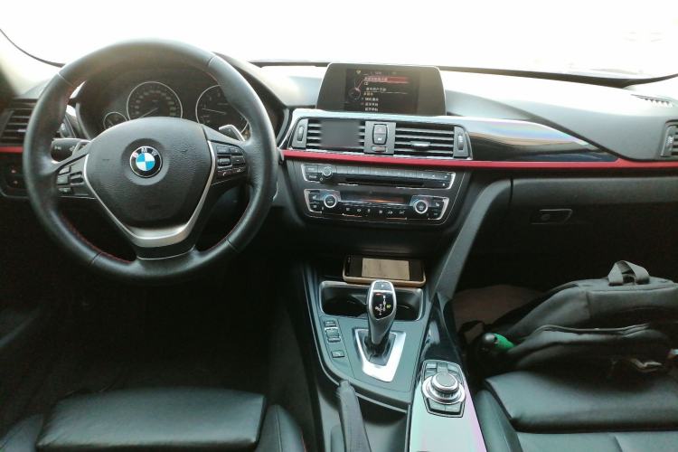 Used BMW 3 Series 2015 320i Sport Design Package Center Console