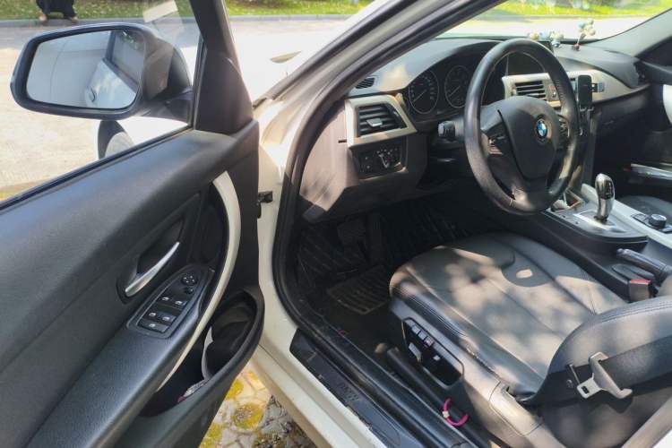 Used BMW 3 Series 2015 320i Active Edition Driver Seat