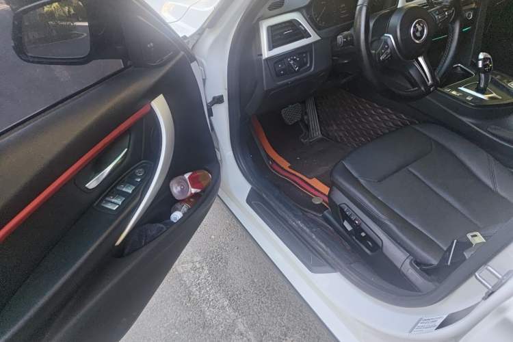 Used BMW 3 Series 2015 320i Luxury Line Stylish Edition Driver Seat