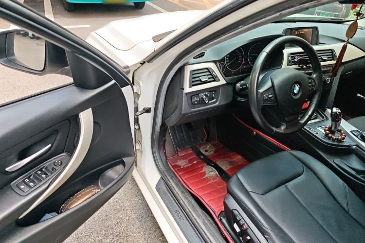 Used BMW 3 Series 2015 320i Luxury Line Stylish Edition Driver Seat