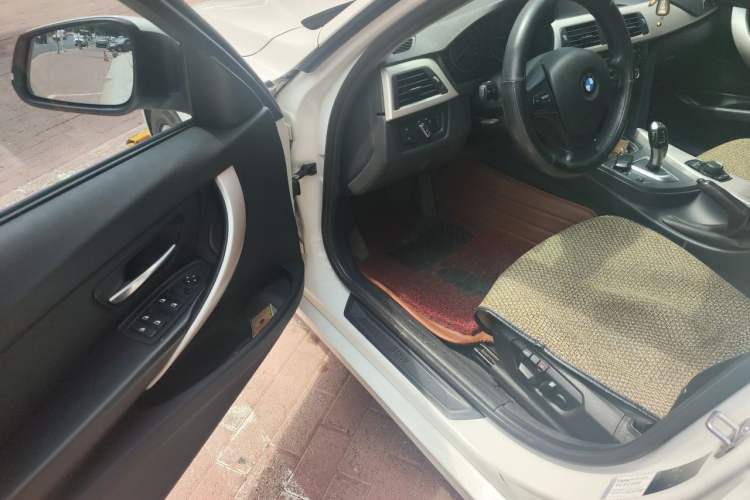 Used BMW 3 Series 2015 320i Luxury Line Stylish Edition Driver Seat