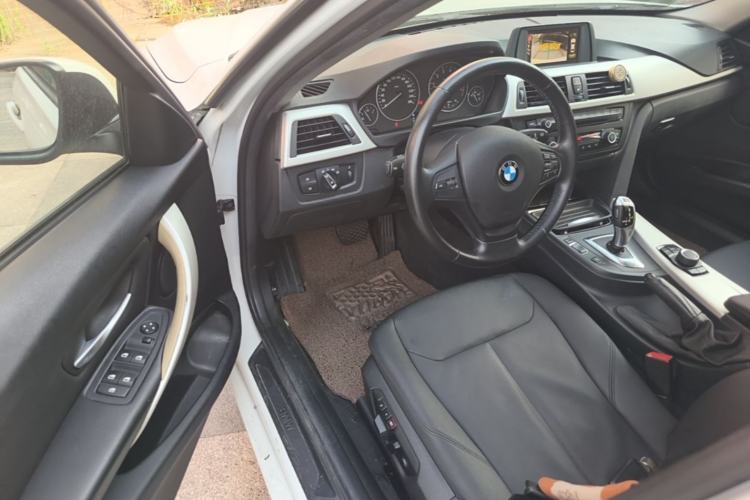 Used BMW 3 Series 2015 320i Luxury Line Stylish Edition Driver Seat