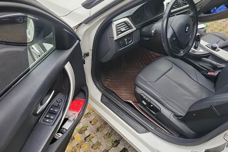 Used BMW 3 Series 2015 316i Active Edition Driver Seat