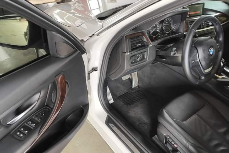 Used BMW 3 Series 2015 320Li Luxury Design Package Premium Edition Driver Seat