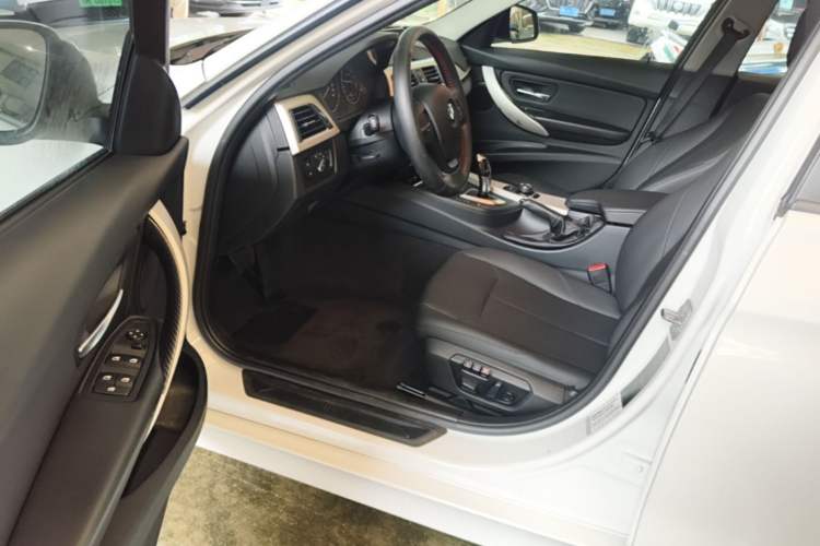 Used BMW 3 Series 2015 320i Fashion Model Driver Seat