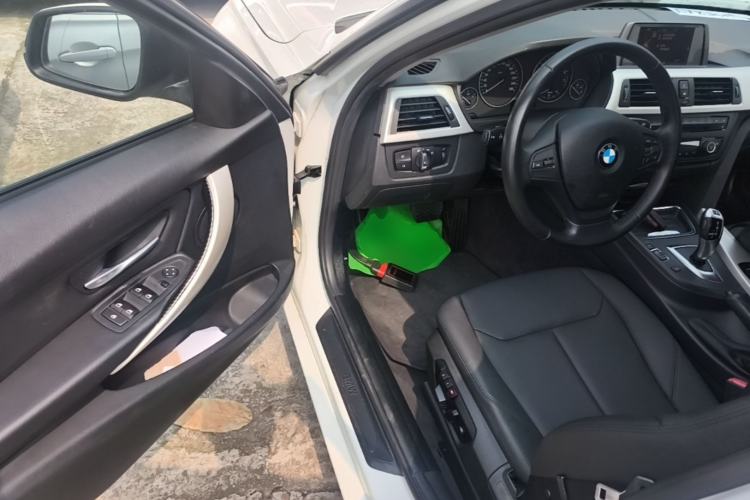 Used BMW 3 Series 2015 320i Luxury Line Stylish Edition Driver Seat