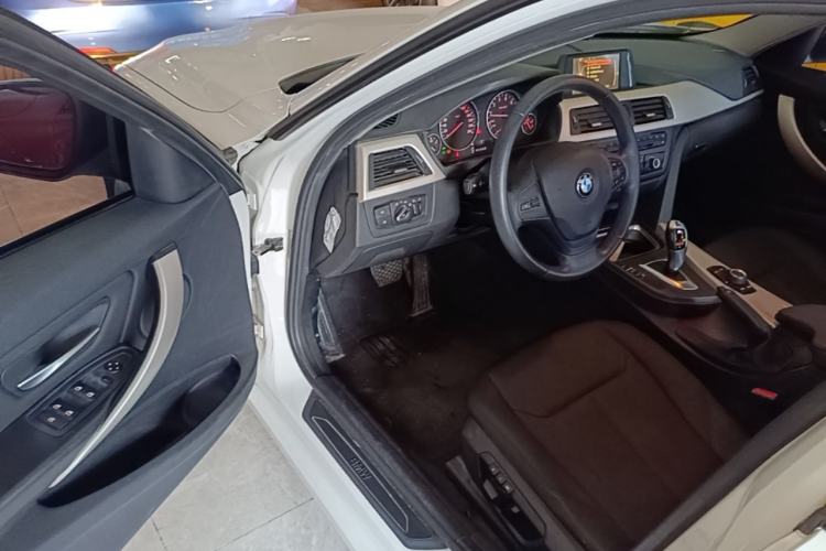 Used BMW 3 Series 2015 320i Active Edition Driver Seat