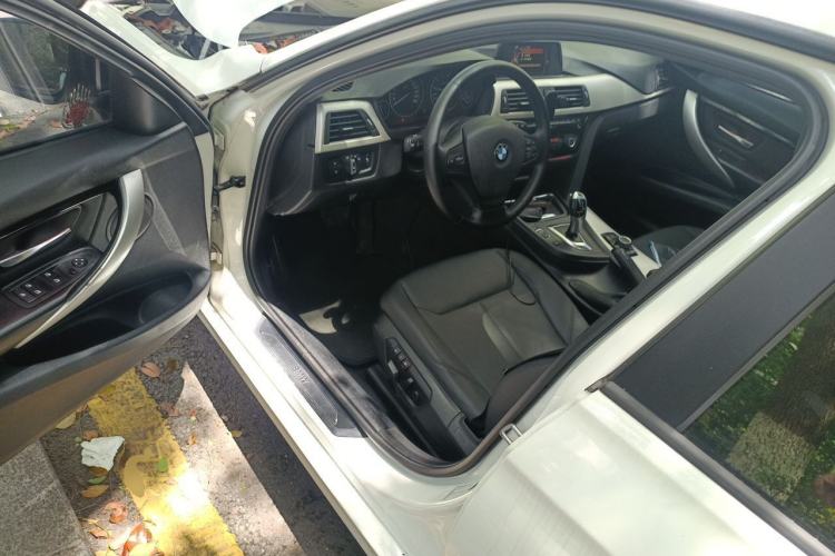 Used BMW 3 Series 2015 320i Luxury Line Stylish Edition Driver Seat