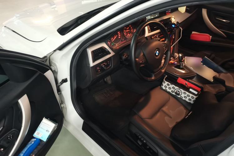 Used BMW 3 Series 2015 320i Luxury Line Stylish Edition Driver Seat
