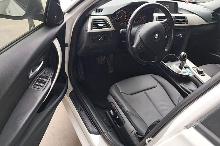 Used BMW 3 Series 2015 316i Active Edition Driver Seat