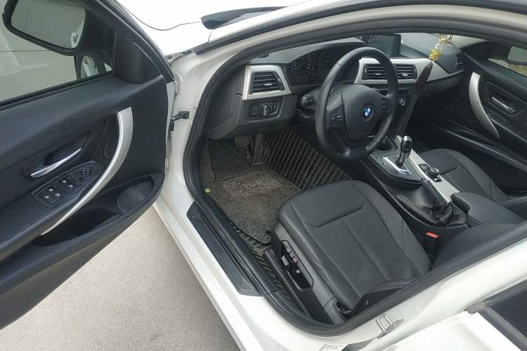 Used BMW 3 Series 2015 316i Active Edition Driver Seat