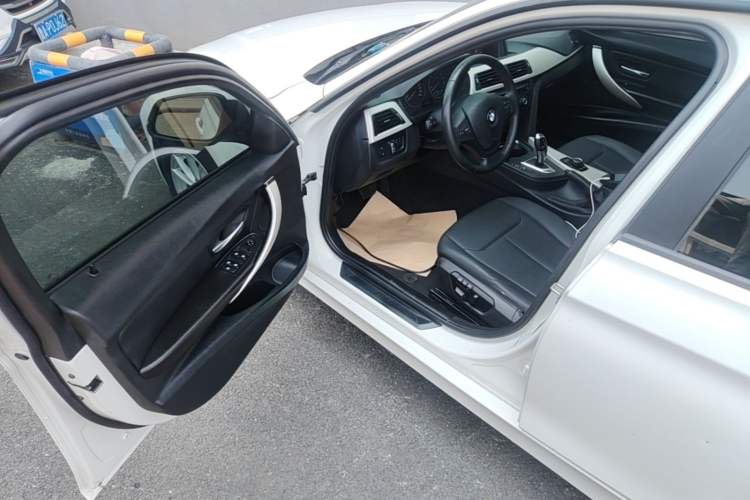 Used BMW 3 Series 2015 316i Active Edition Driver Seat