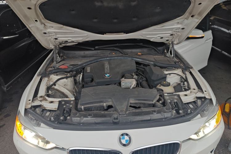 Used BMW 3 Series 2015 320Li Luxury Edition Fashion Model Engine Bay