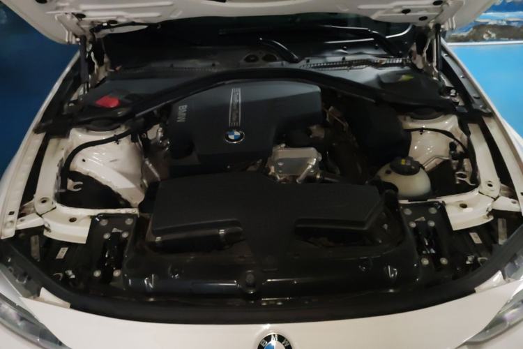 Used BMW 3 Series 2015 320Li Luxury Edition Fashion Model Engine Bay
