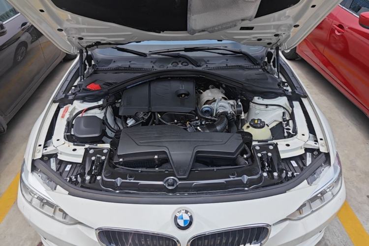 Used BMW 3 Series 2015 316Li Fashion Model Engine Bay