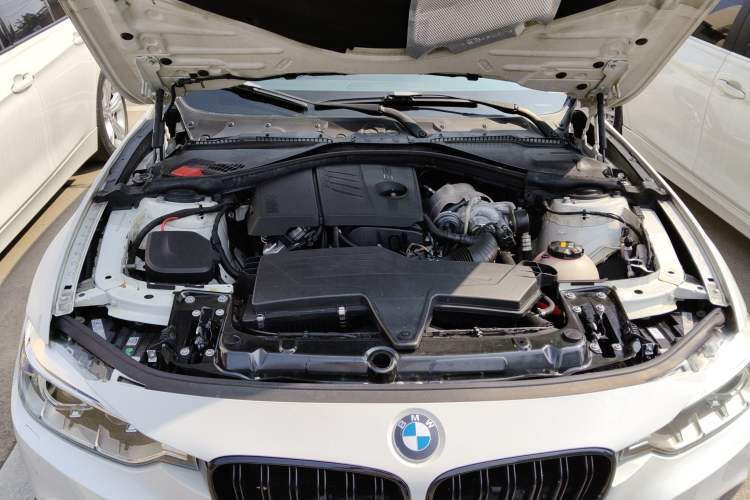 Used BMW 3 Series 2015 316Li Fashion Model Engine Bay