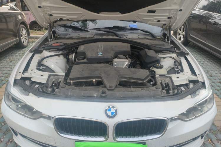 Used BMW 3 Series 2015 320Li Luxury Edition Fashion Model Engine Bay