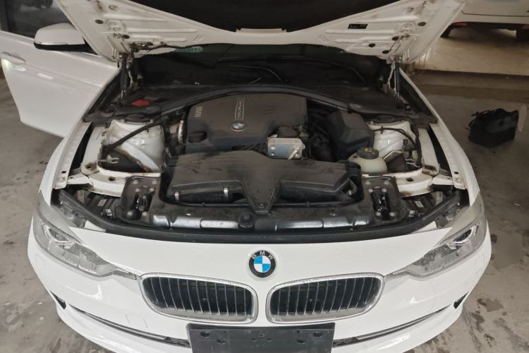 Used BMW 3 Series 2015 320Li Luxury Edition Fashion Model Engine Bay
