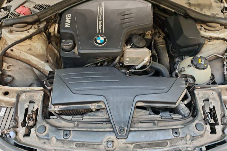Used BMW 3 Series 2015 320i Luxury Line Stylish Edition Engine Bay