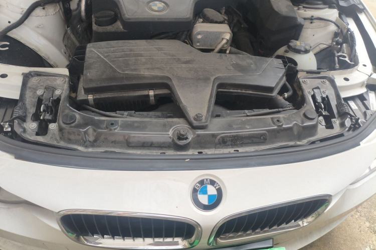 Used BMW 3 Series 2015 320Li Luxury Edition Fashion Model Engine Bay