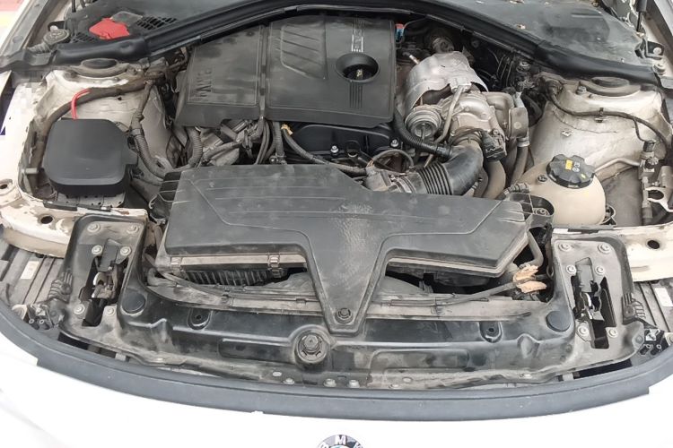Used BMW 3 Series 2015 316Li Fashion Model Engine Bay