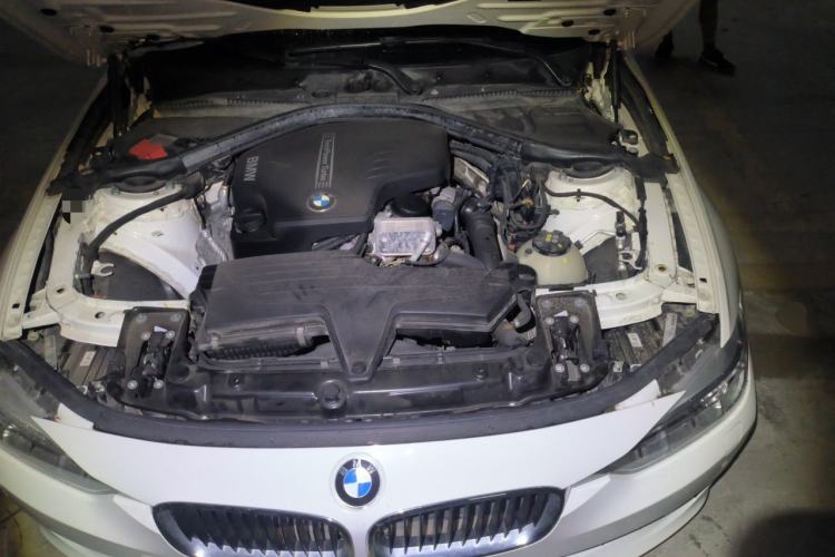 Used BMW 3 Series 2015 320Li Luxury Edition Fashion Model Engine Bay