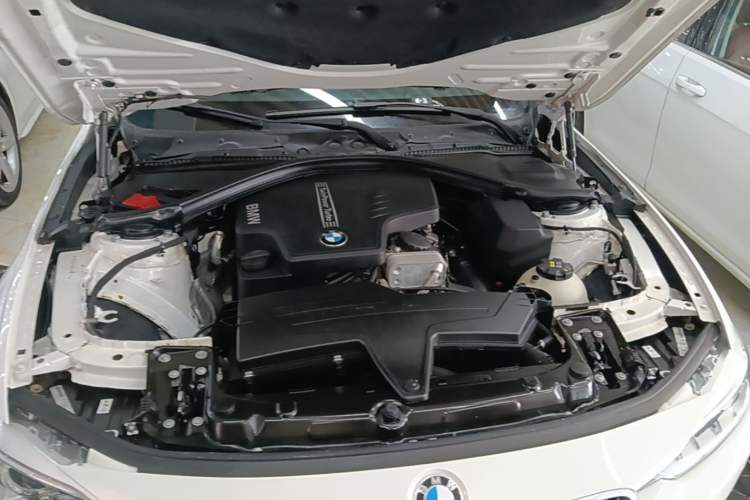 Used BMW 3 Series 2015 320Li Fashion Model Engine Bay