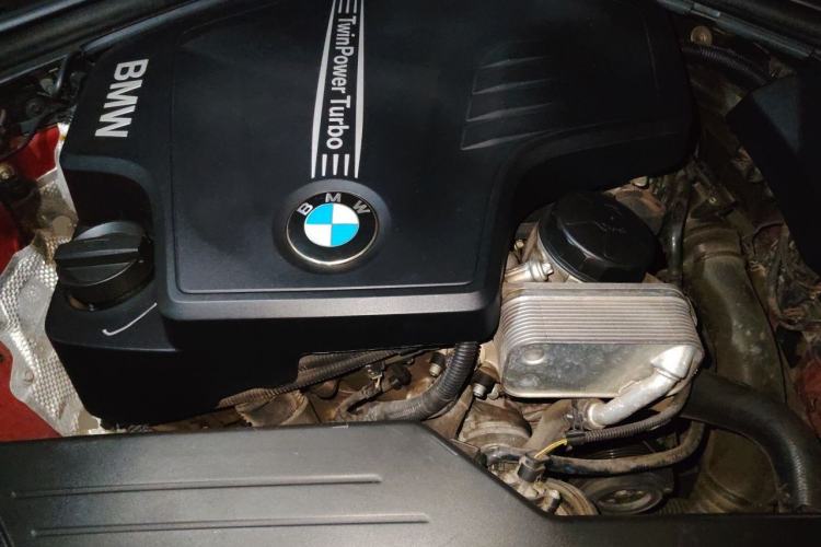 Used BMW 3 Series 2015 320Li Luxury Edition Fashion Model Engine Bay