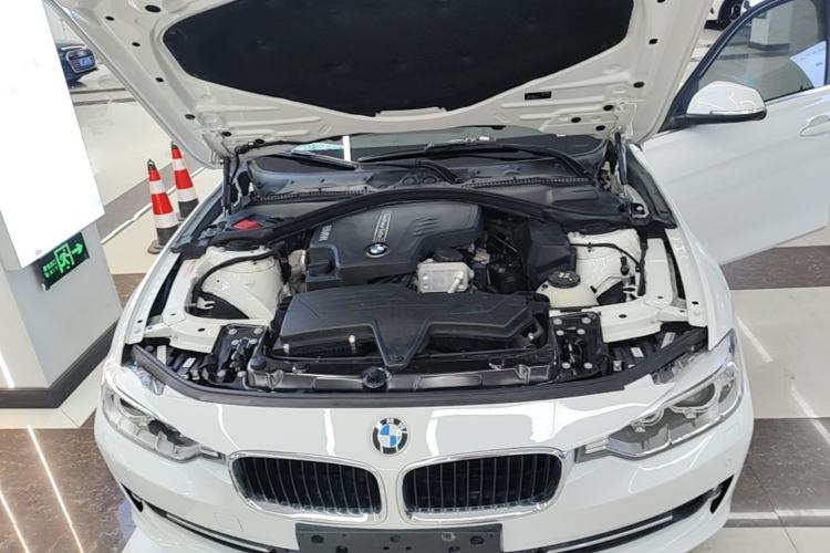 Used BMW 3 Series 2015 320Li Luxury Edition Fashion Model Engine Bay