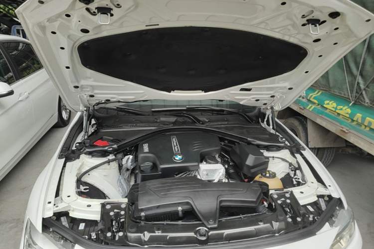 Used BMW 3 Series 2015 320Li Luxury Edition Fashion Model Engine Bay