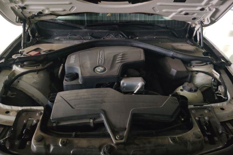 Used BMW 3 Series 2015 320Li Luxury Edition Fashion Model Engine Bay