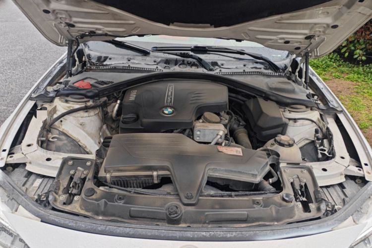 Used BMW 3 Series 2015 320Li Luxury Edition Fashion Model Engine Bay