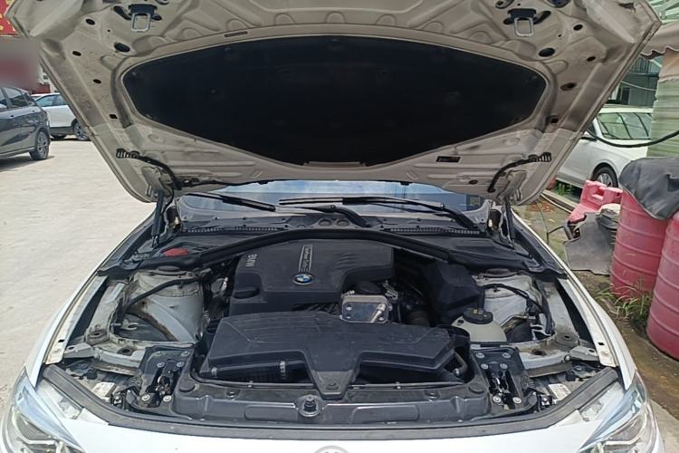 Used BMW 3 Series 2015 320Li Luxury Edition Fashion Model Engine Bay