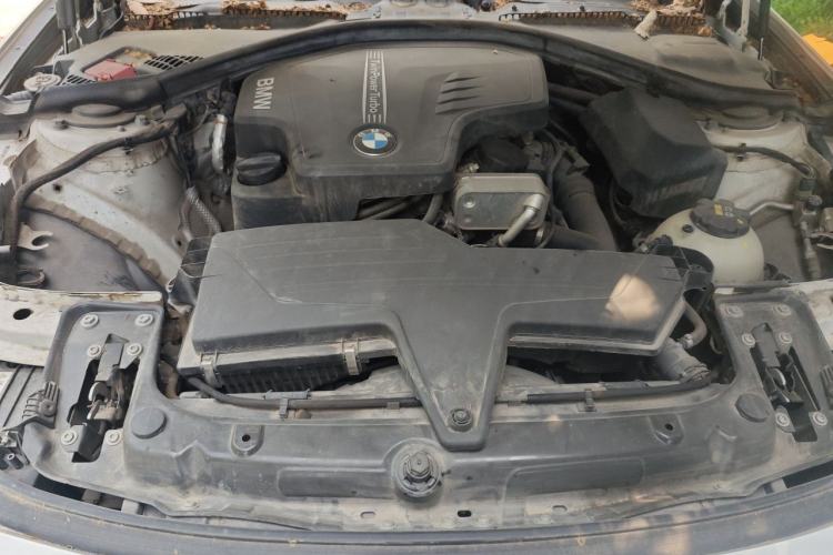 Used BMW 3 Series 2015 320Li Luxury Edition Fashion Model Engine Bay
