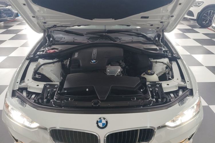 Used BMW 3 Series 2015 320Li Luxury Edition Fashion Model Engine Bay