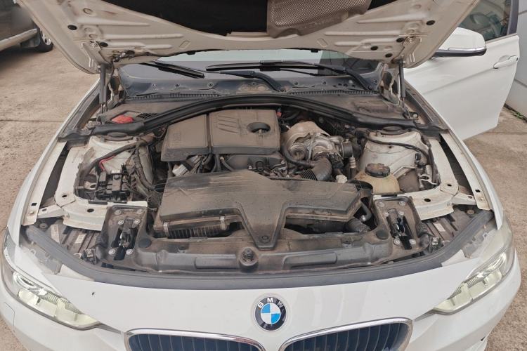 Used BMW 3 Series 2015 316Li Fashion Model Engine Bay