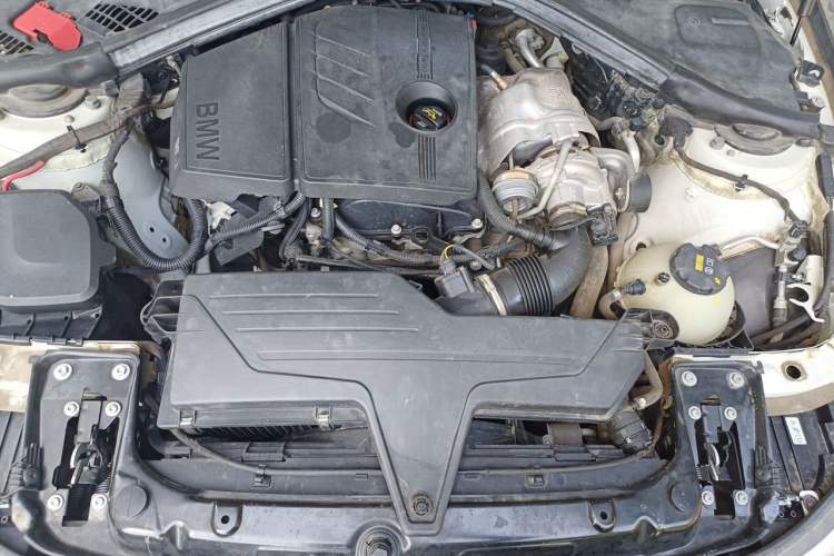 Used BMW 3 Series 2015 316Li Fashion Model Engine Bay