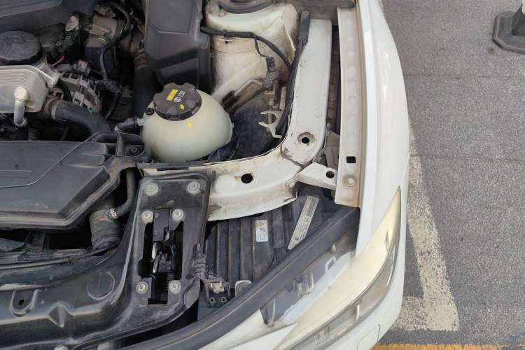 Used BMW 3 Series 2015 320Li Luxury Edition Fashion Model Engine Bay Left