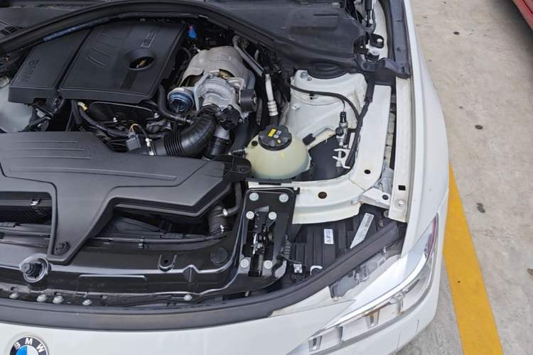 Used BMW 3 Series 2015 316Li Fashion Model Engine Bay Left