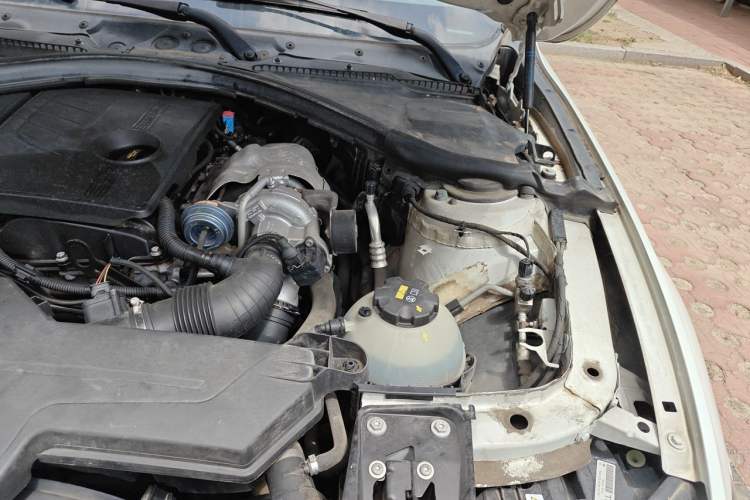 Used BMW 3 Series 2015 316i Active Edition Engine Bay Left
